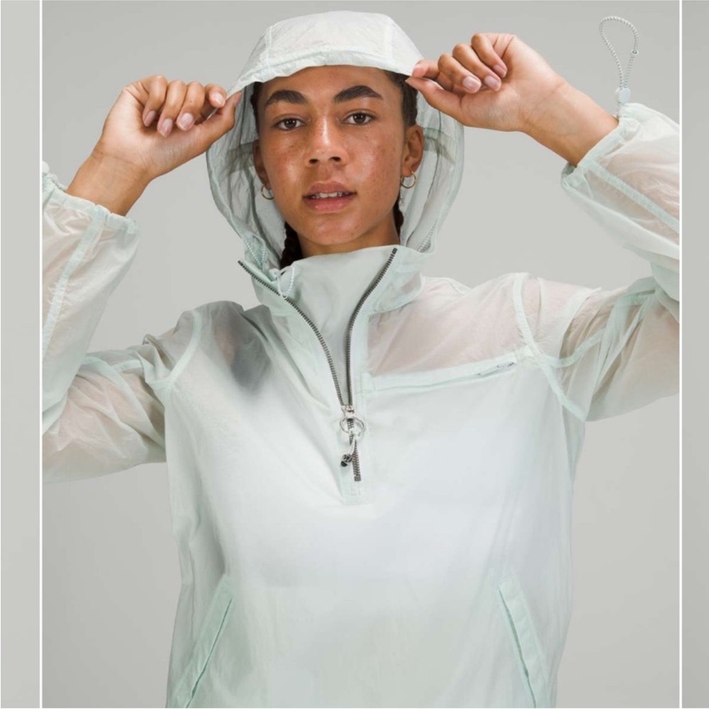 SOLD Lululemon Step Out Anorak Ocean Air Lightweight Jacket Size Medium Rain - Picture 9 of 16